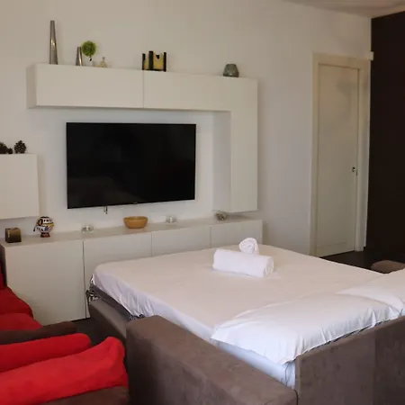 Guesthost - Airport Seaview Bari