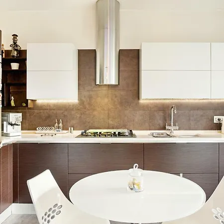 Guesthost - Airport Seaview