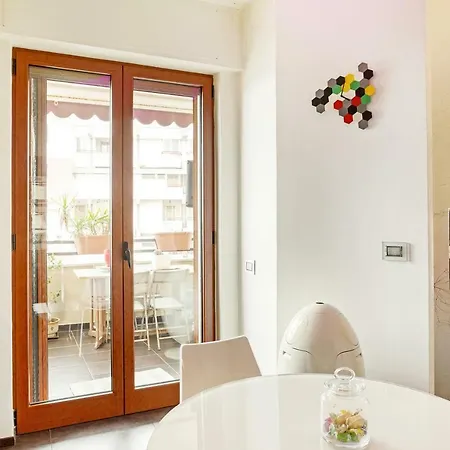 Guesthost - Airport Seaview Apartament *