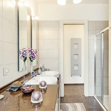 Guesthost - Airport Seaview Apartment